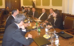 21. mart 2013. Predsednica i članovi Poslaničke grupe prijateljstva sa Italijom u razgovoru sa ambasadorom Italije u Srbiji